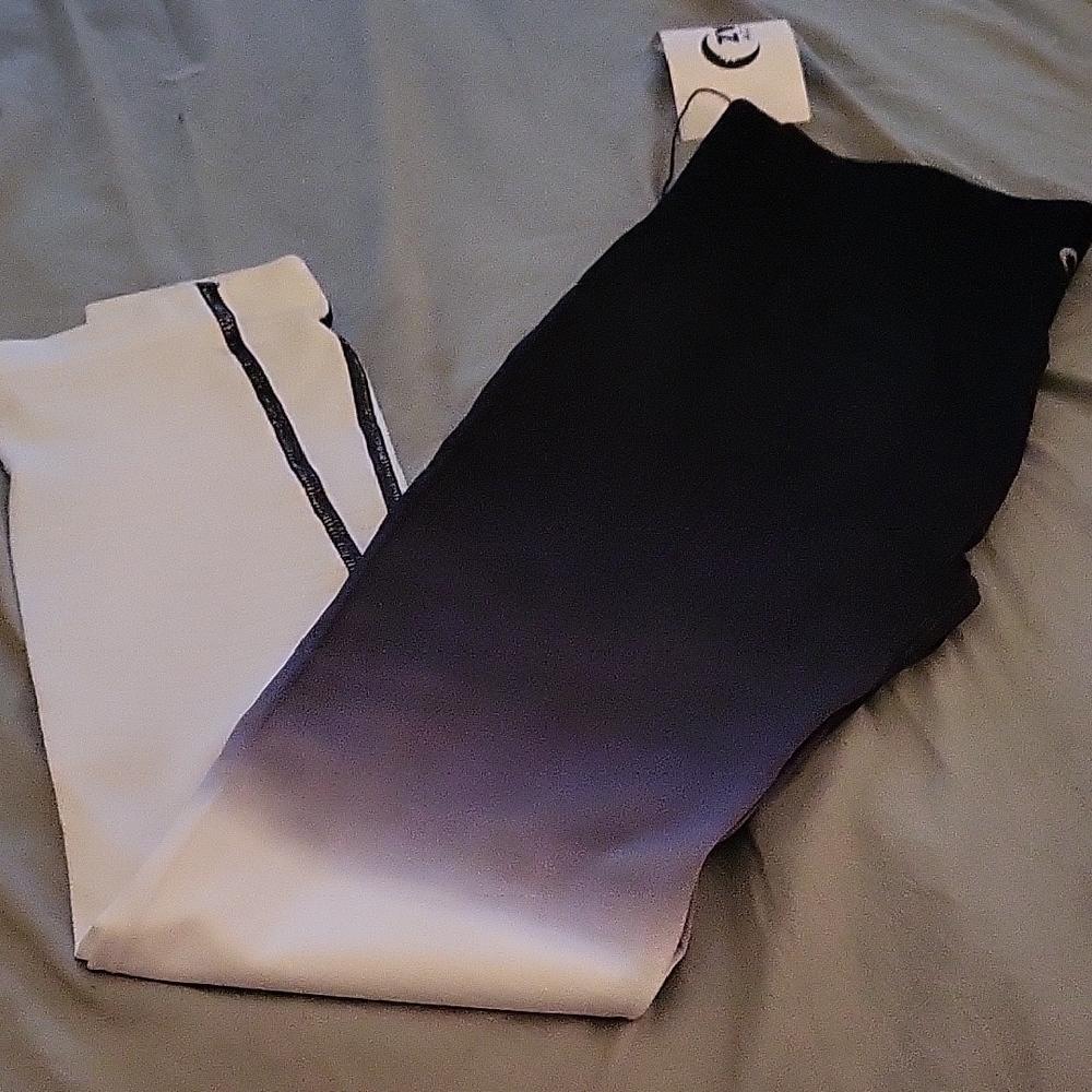 NWT ZYIA Black and White Ombre Leggings Size 7/8/ L
